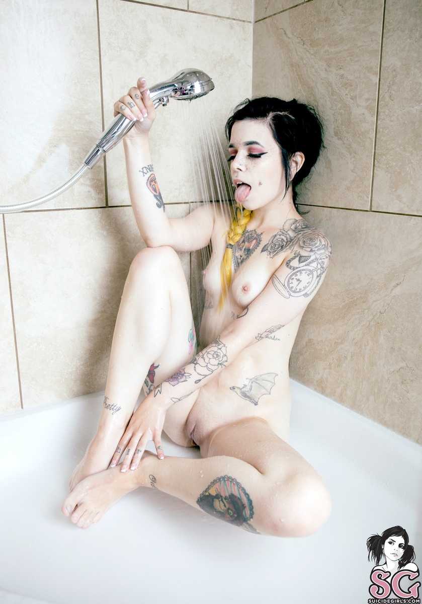 cheshi-filthyascharged-37.jpg
