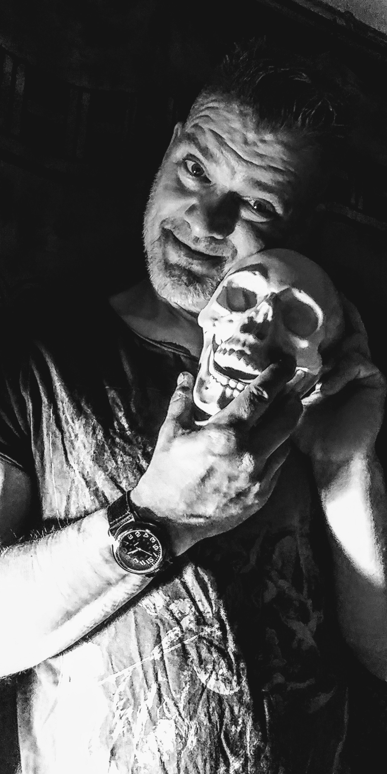 BW skull selfie
