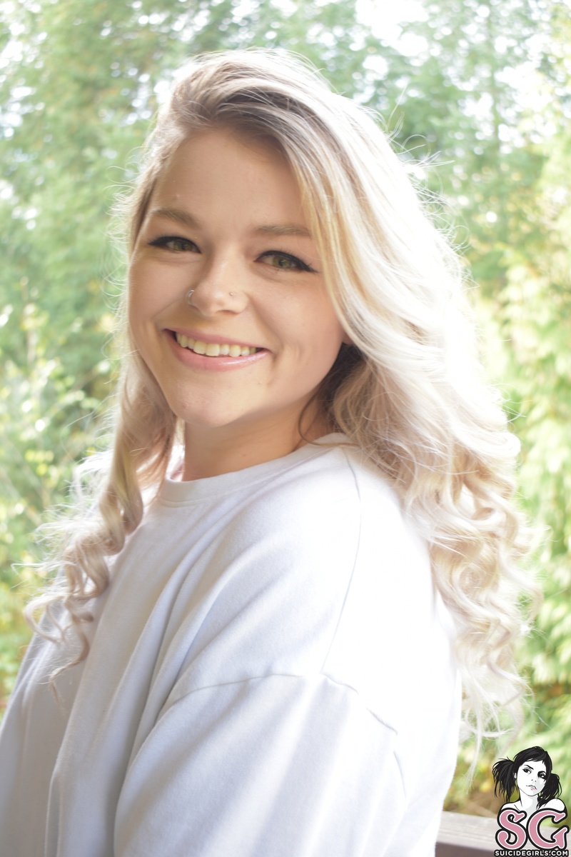 hannahrose-pinkandfuzzy-01.jpg