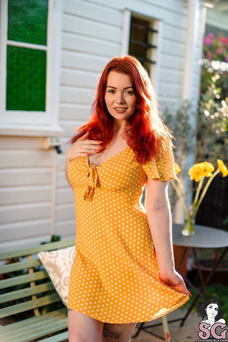 sirenn-thegirlnextdoor-01.jpg