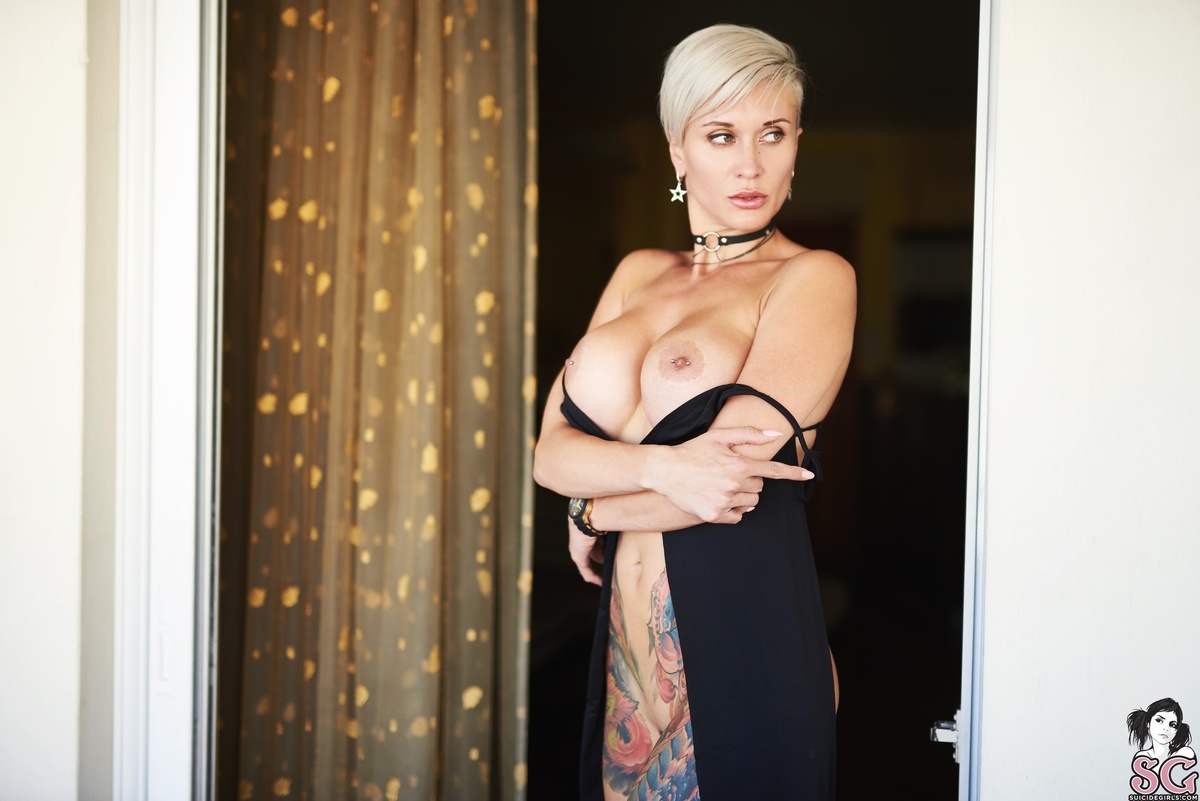 tanyavirago-strippingonthebalcony-23.jpg