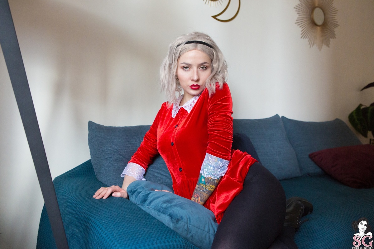 marlene-yousaywitchlikeitsabadthing-11.jpg