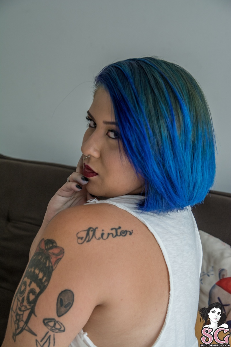 blueallien-thespaceisblue-03.jpg