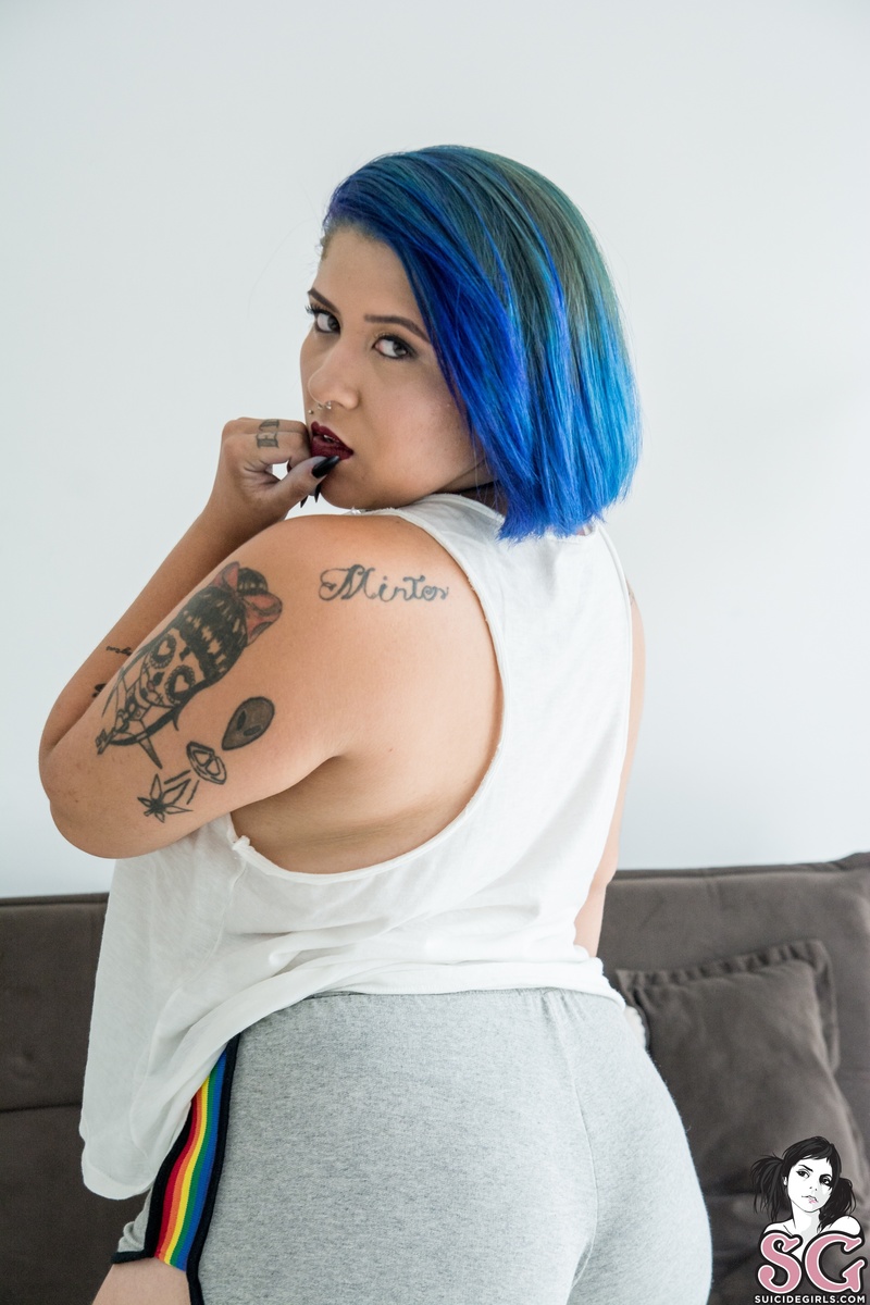 blueallien-thespaceisblue-07.jpg