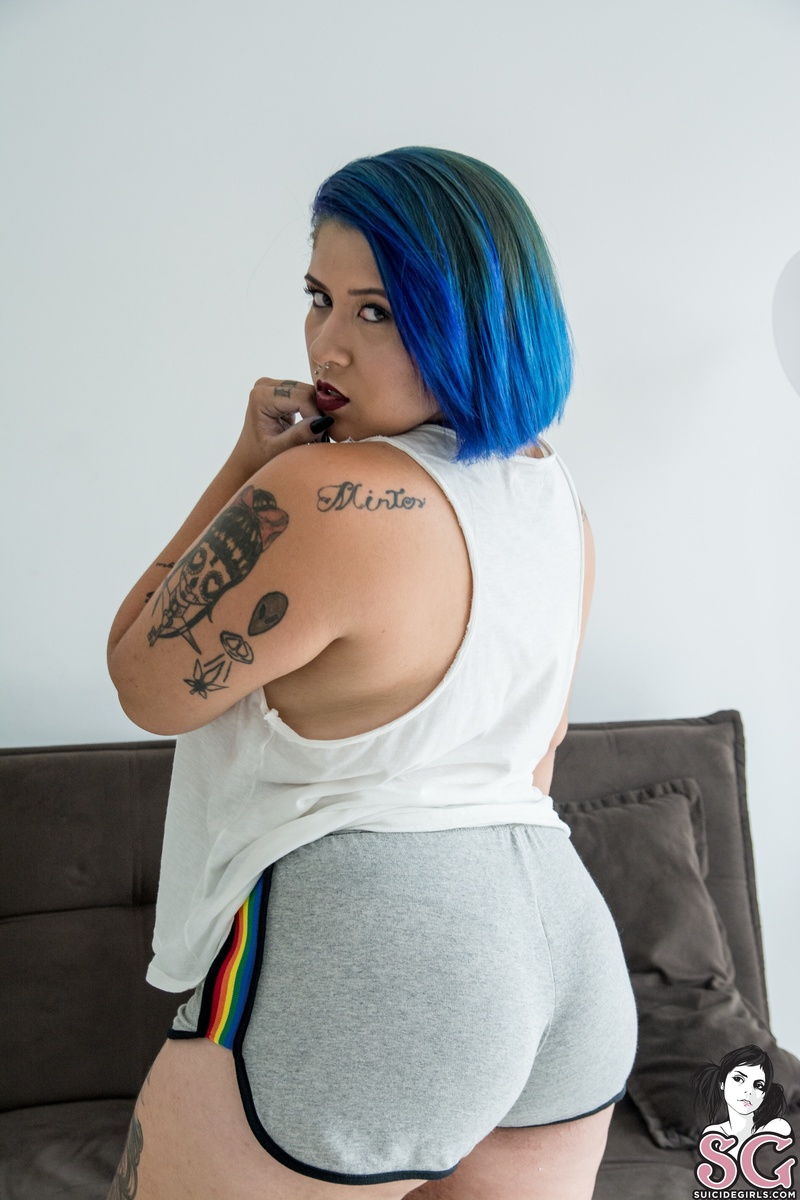 blueallien-thespaceisblue-09.jpg