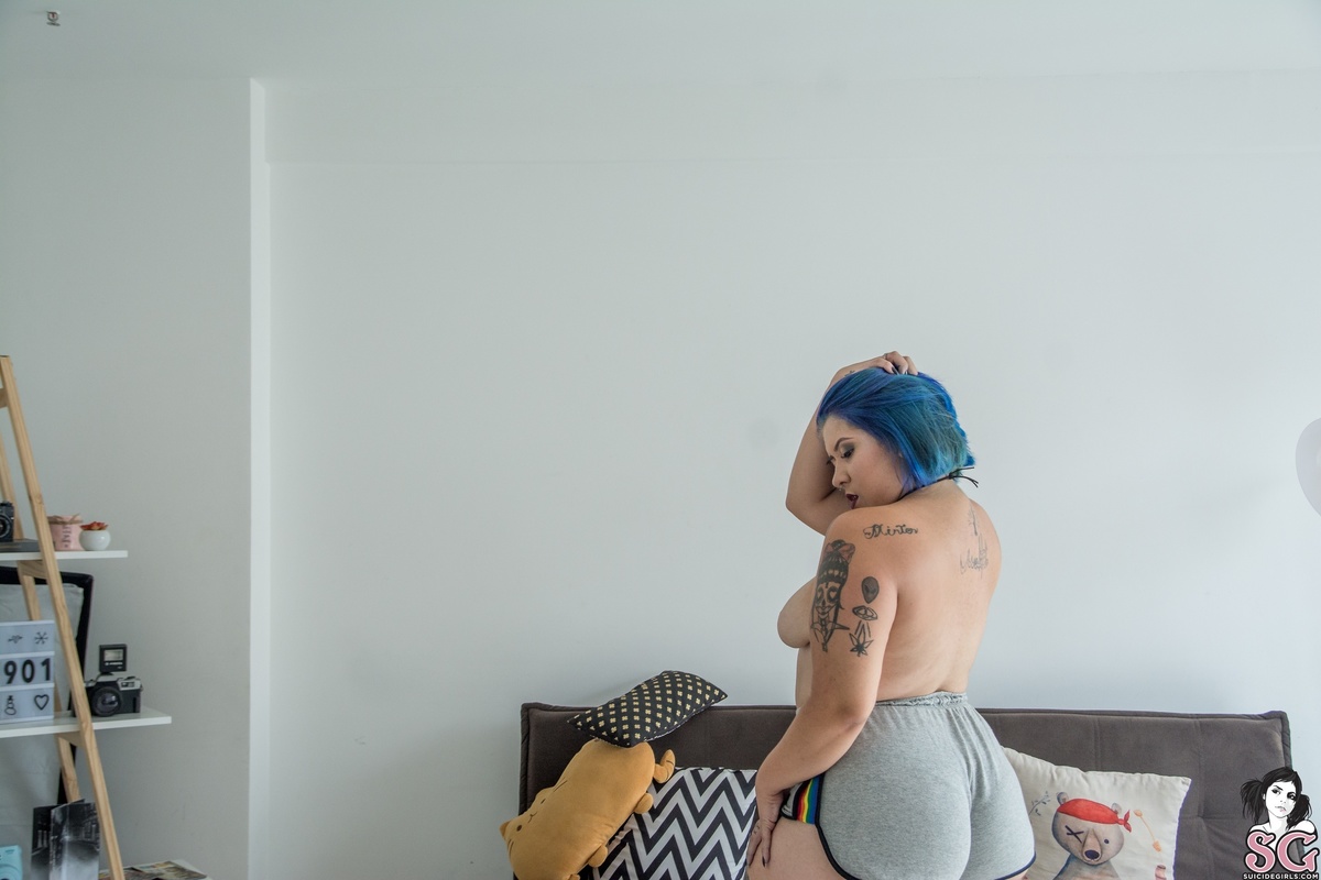 blueallien-thespaceisblue-31.jpg