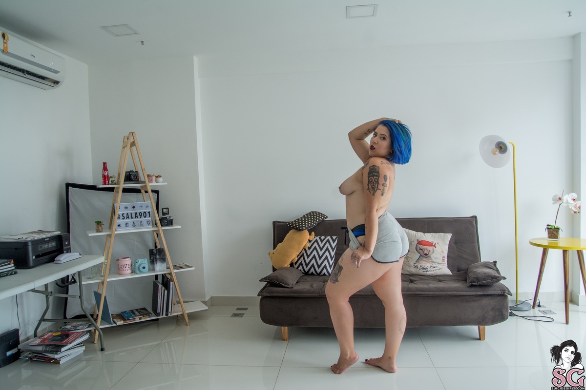 blueallien-thespaceisblue-33.jpg