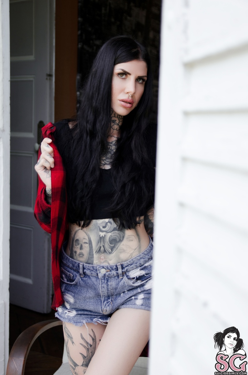 nykki-eyesonfire-03.jpg