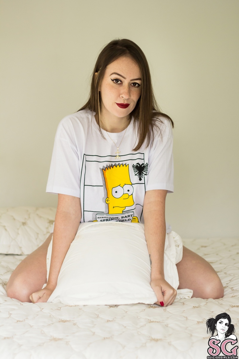 mermaidmari-helpmeoutofbed-05.jpg