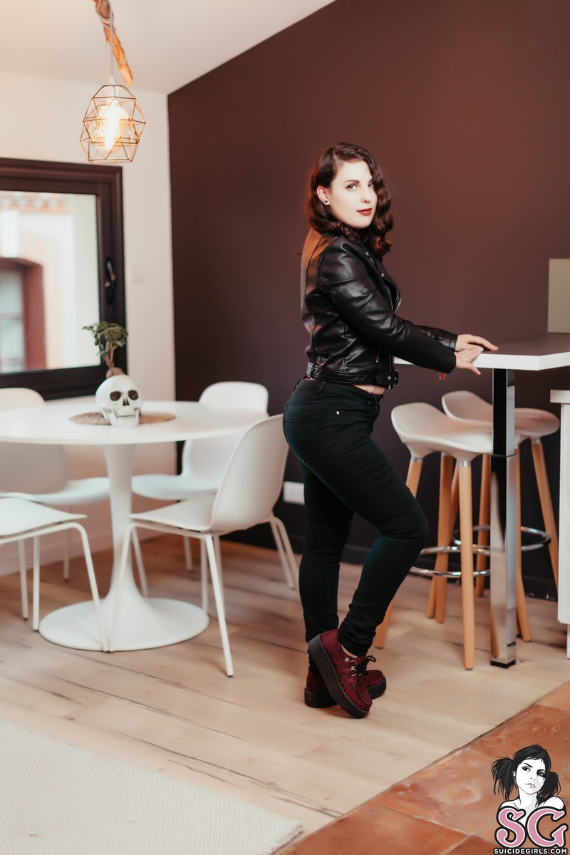 niskae-carpenoctem-01.jpg