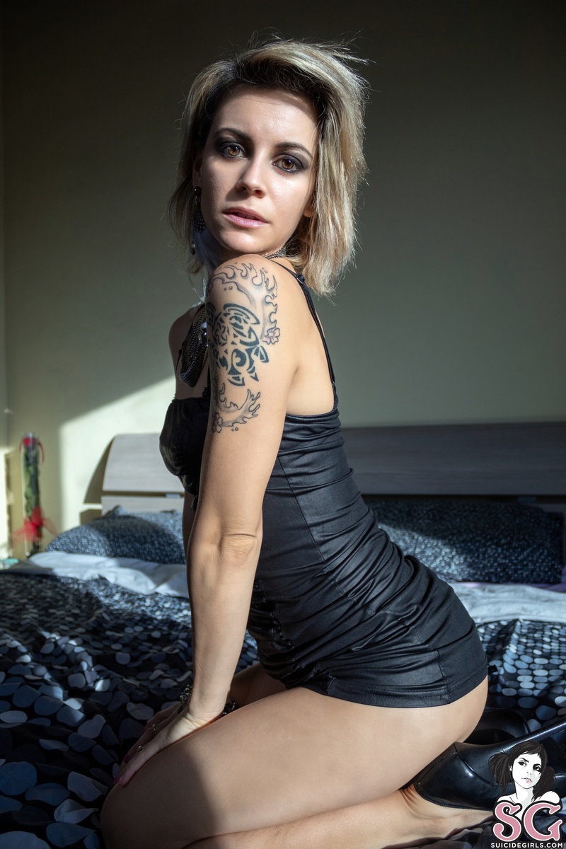 lillynoize-intheshadowoflillynoize-05.jpg