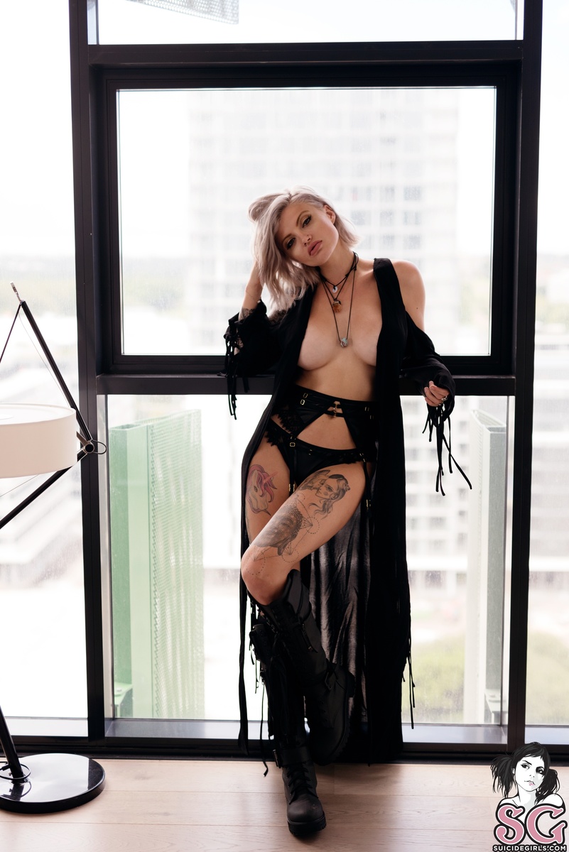 dollyd-onyx-01.jpg