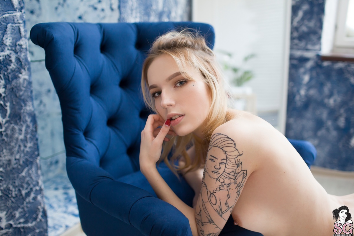 hellia-bluevelvet-35.jpg