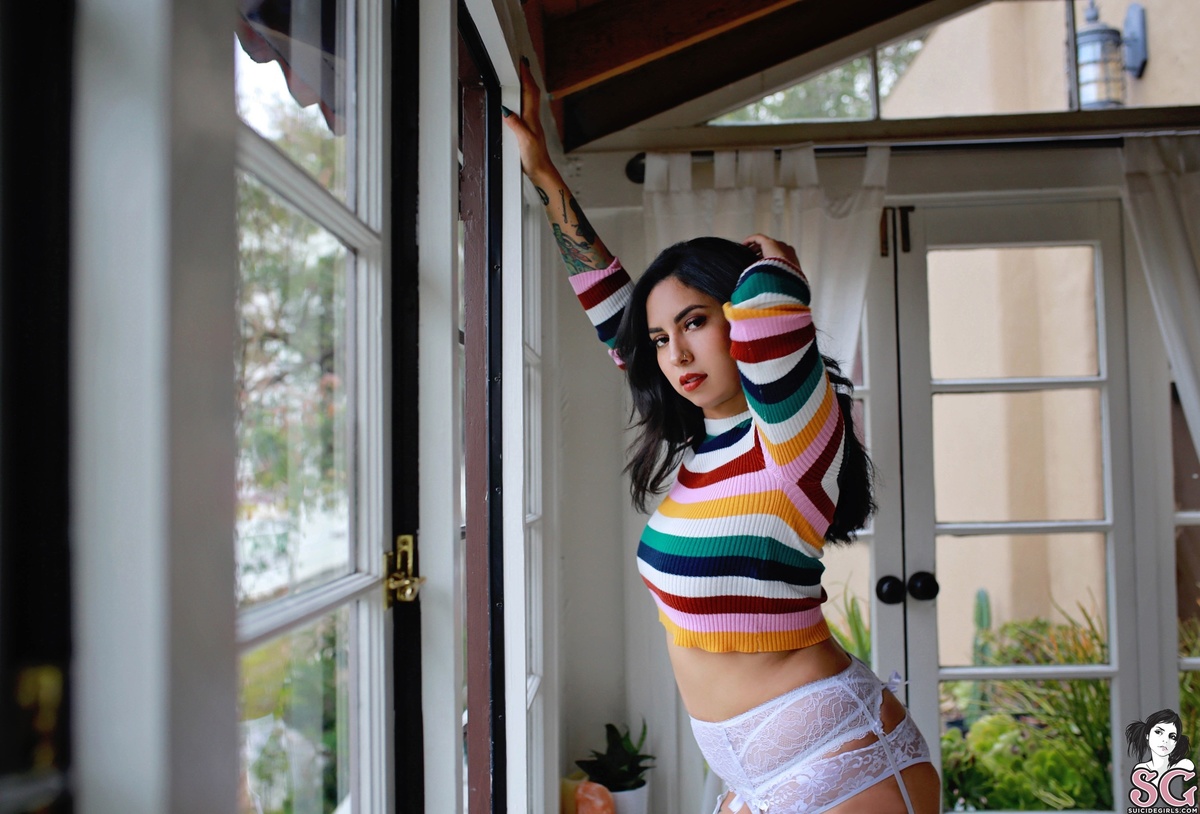 grenadinerose-tothewindowtothewall-07.jpg