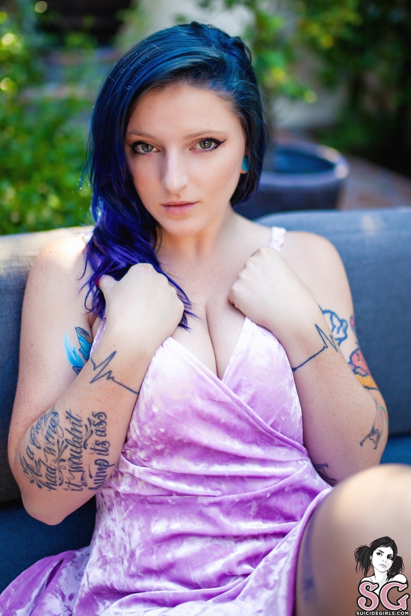 dame-electricblue-01.jpg