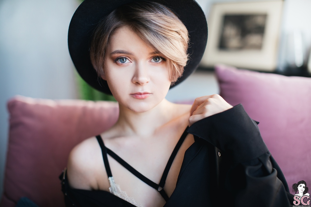 alicewonder-fedoragirl-03.jpg