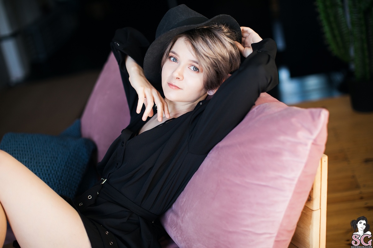 alicewonder-fedoragirl-05.jpg