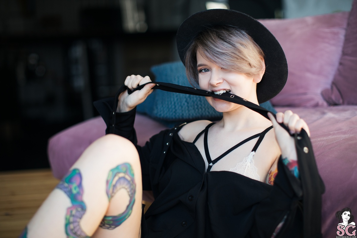 alicewonder-fedoragirl-09.jpg