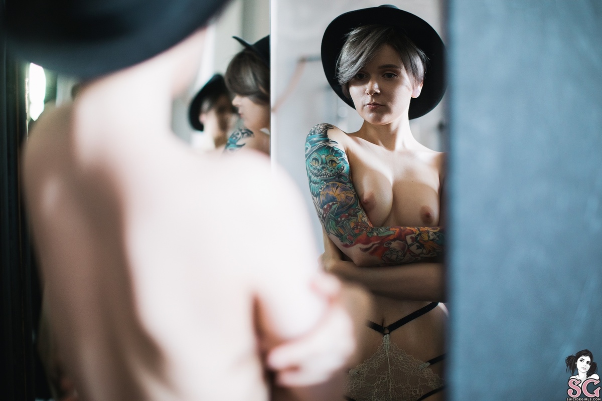 alicewonder-fedoragirl-19.jpg