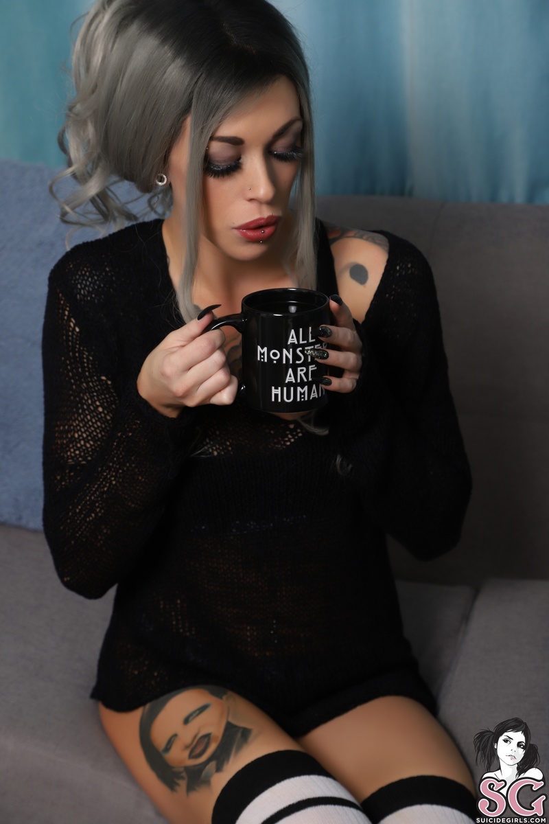 misskattastrophe-coffeeinmycalvins-01.jpg