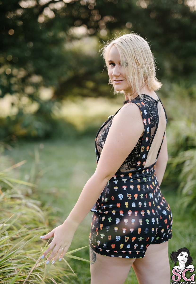 ashsinns-wildisthewind-01.jpg