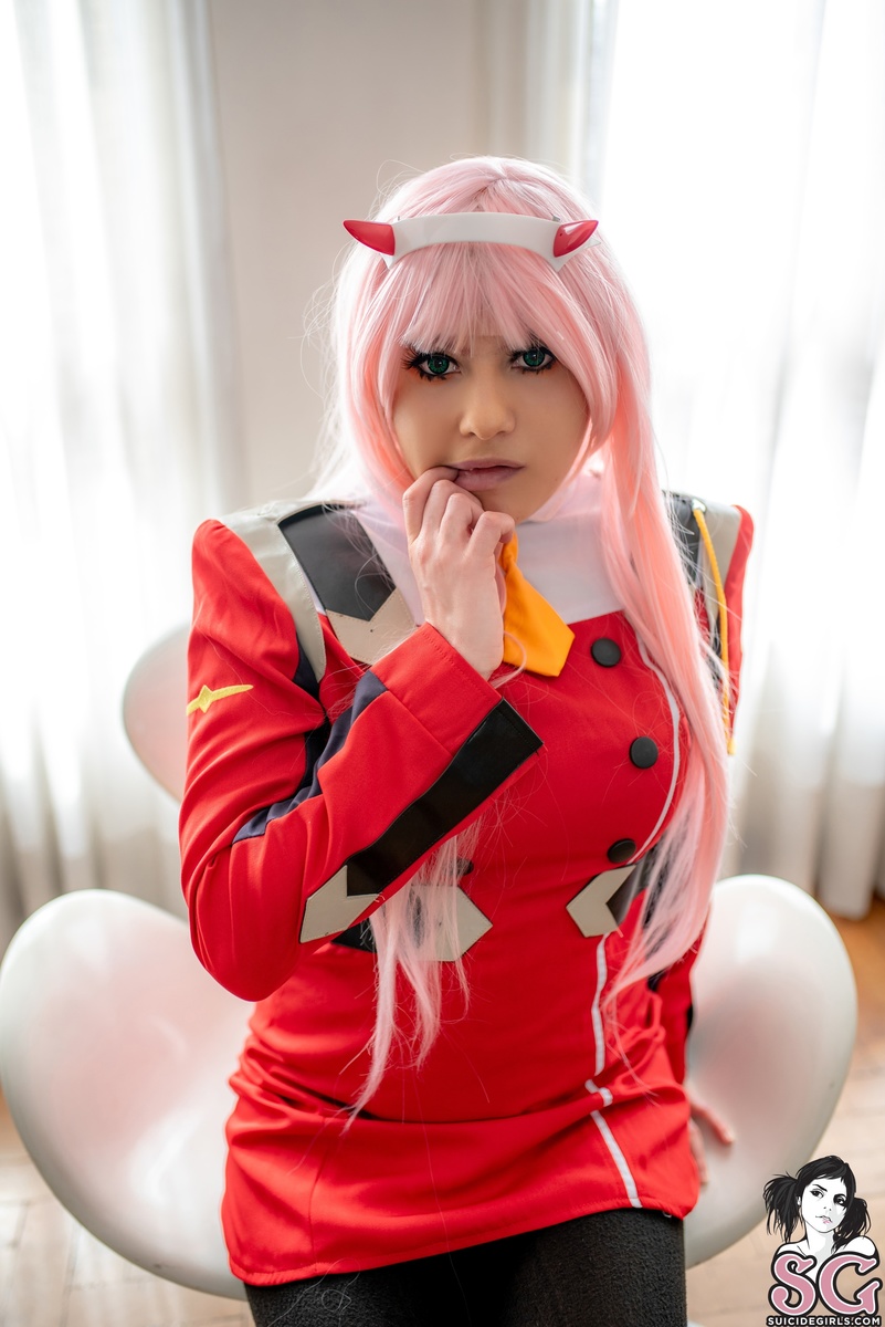 momoko-darlingifthefranxx-03.jpg