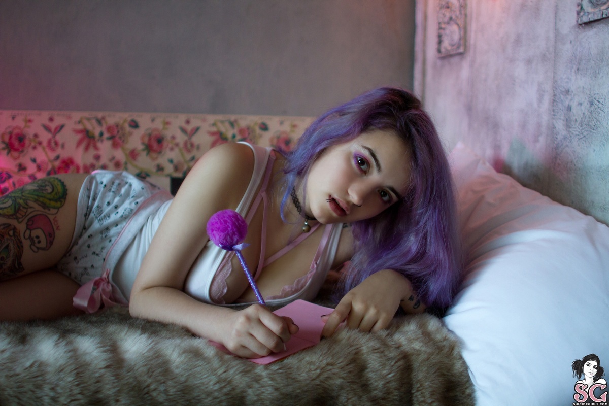 gloom-pinkparadise-03.jpg