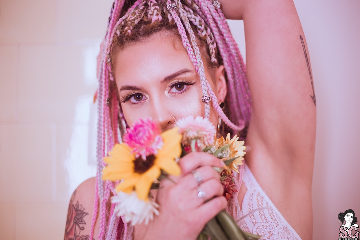 candy-candyinthebathwithflowers-03.jpg