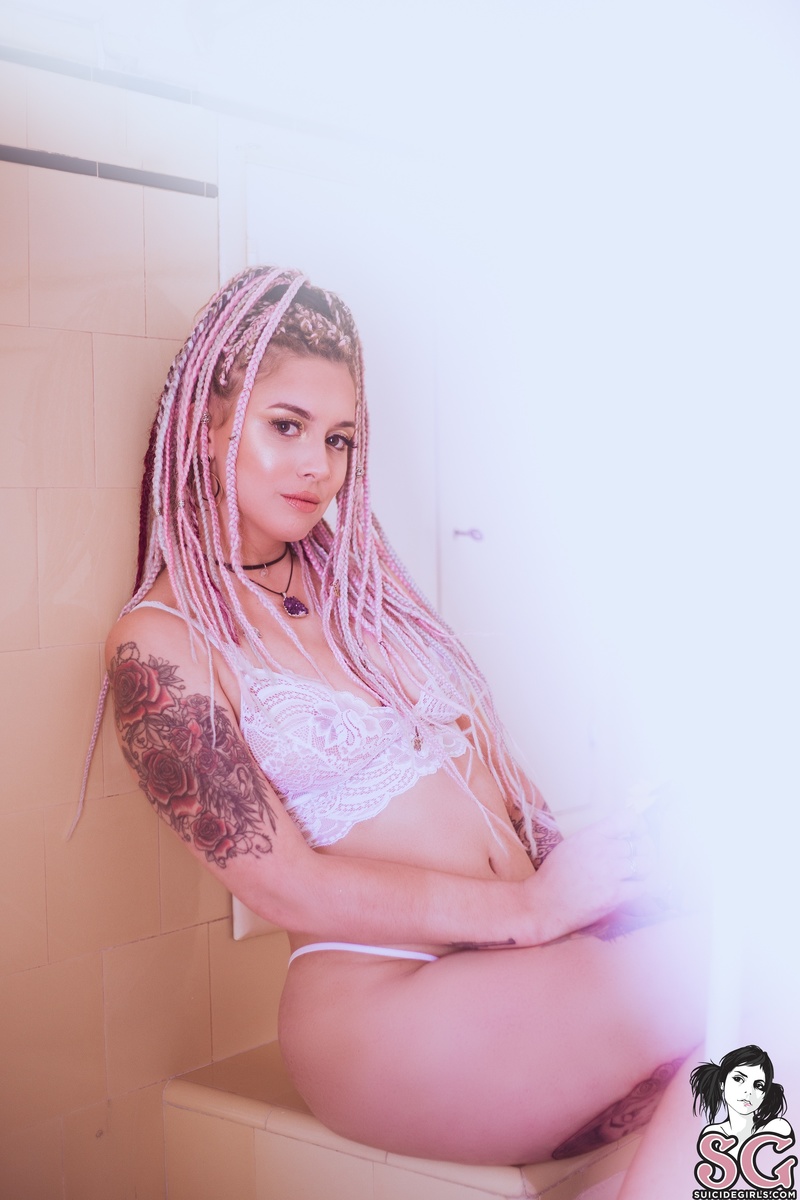 candy-candyinthebathwithflowers-11.jpg