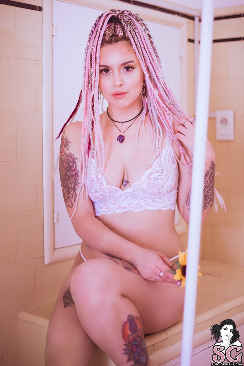 candy-candyinthebathwithflowers-13.jpg