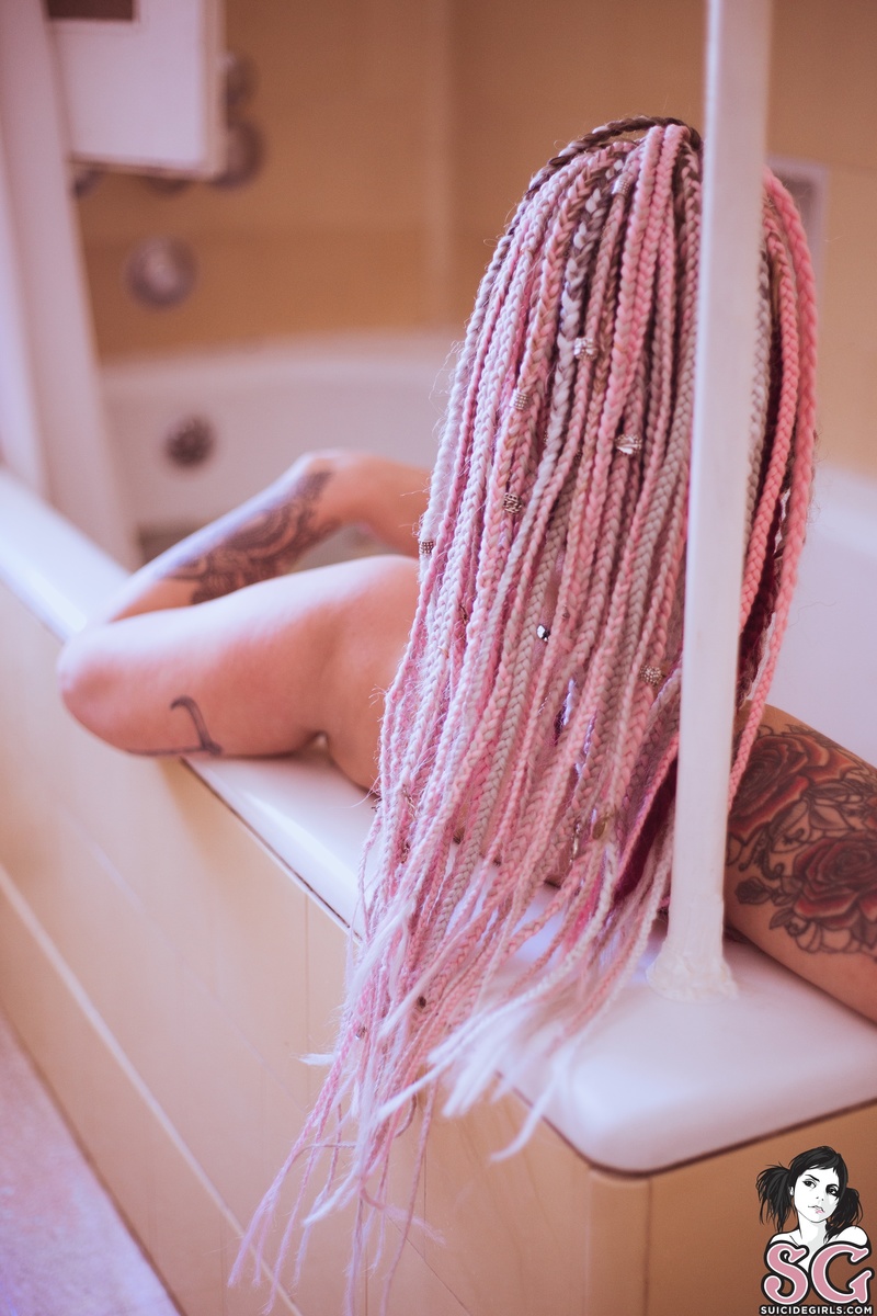 candy-candyinthebathwithflowers-35.jpg