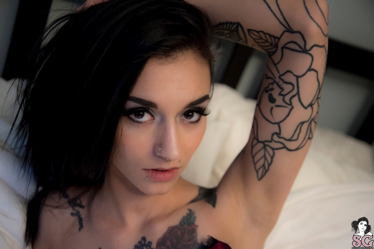 jasminemorte-saveitforthebedroom-23.jpg
