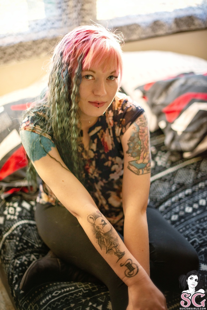 venomousrose-habibi-05.jpg