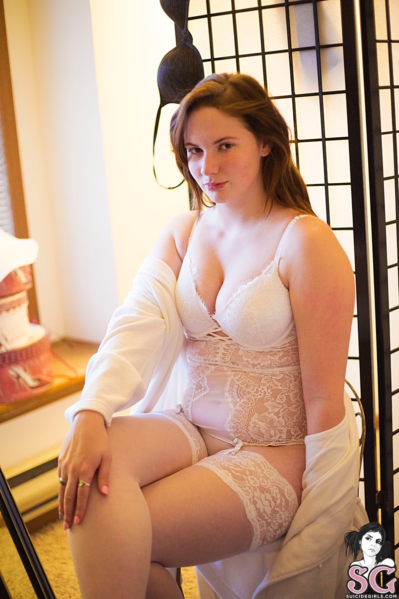chelsea1006-wickedwhite-09.jpg