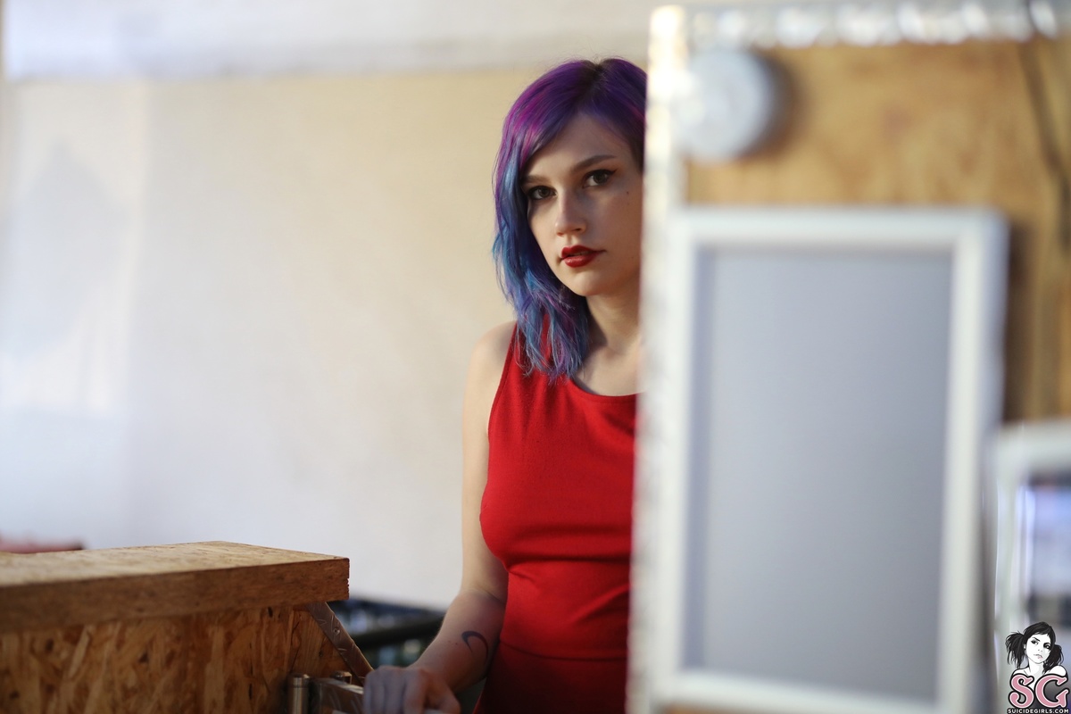 irapond-thereddress-09.jpg