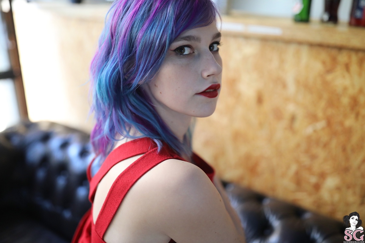 irapond-thereddress-13.jpg