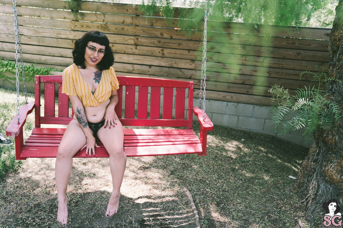selin-honeybee-01.jpg