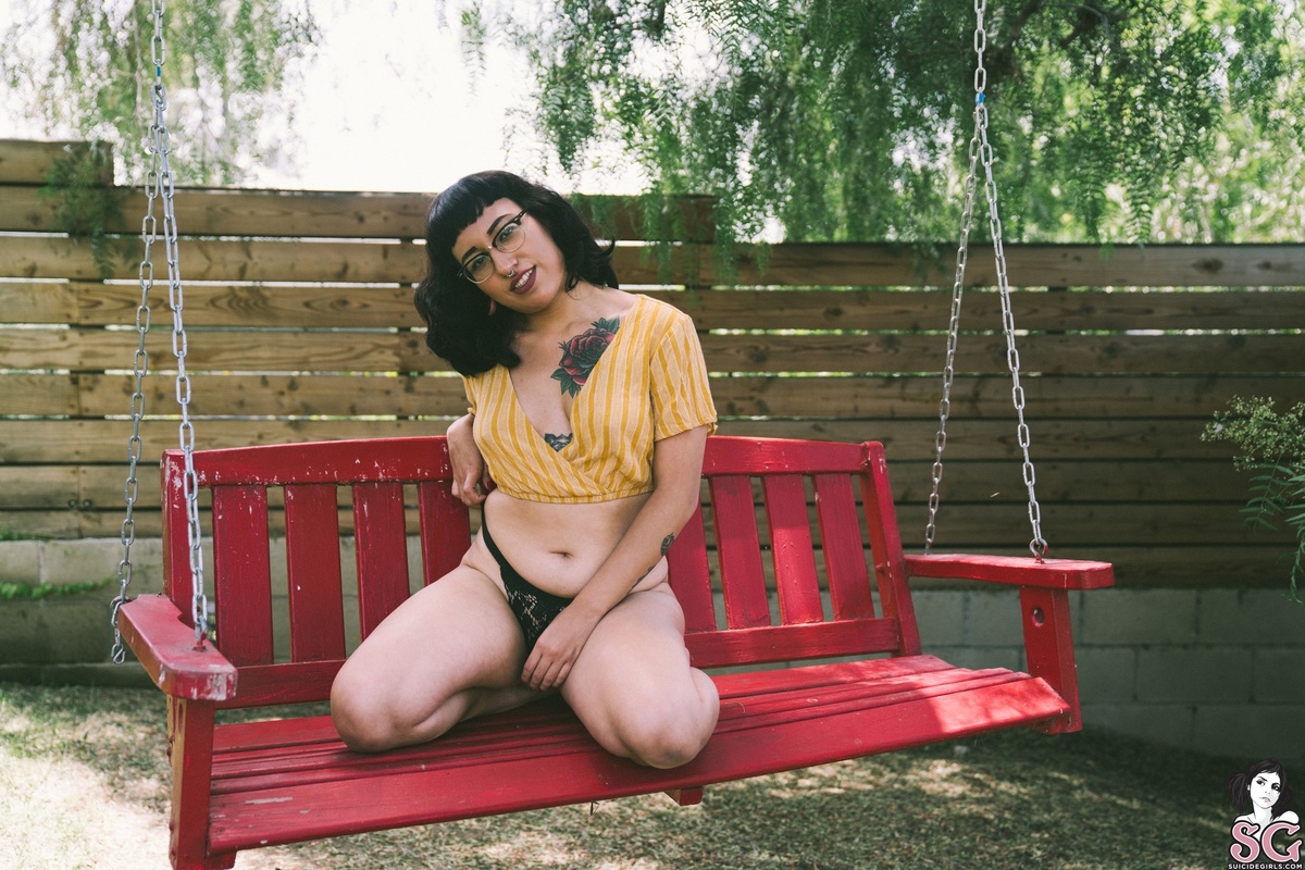 selin-honeybee-03.jpg