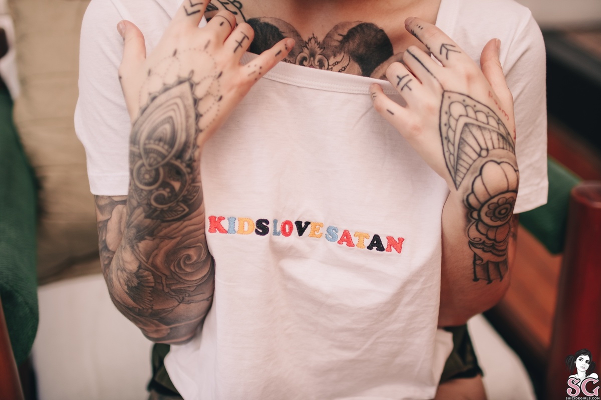 antonieta-kidslovesatan-05.jpg