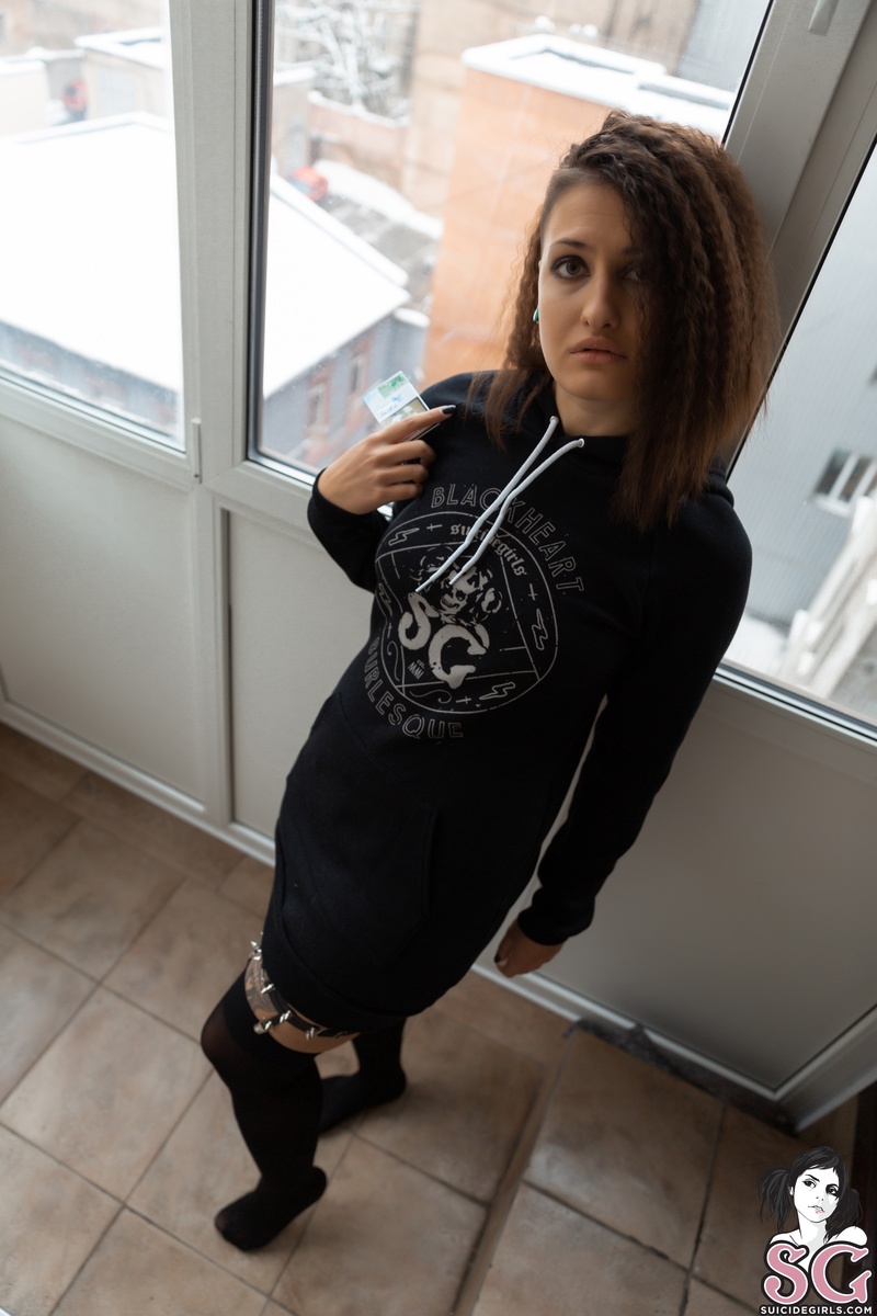 avecalluna-staytrue-01.jpg