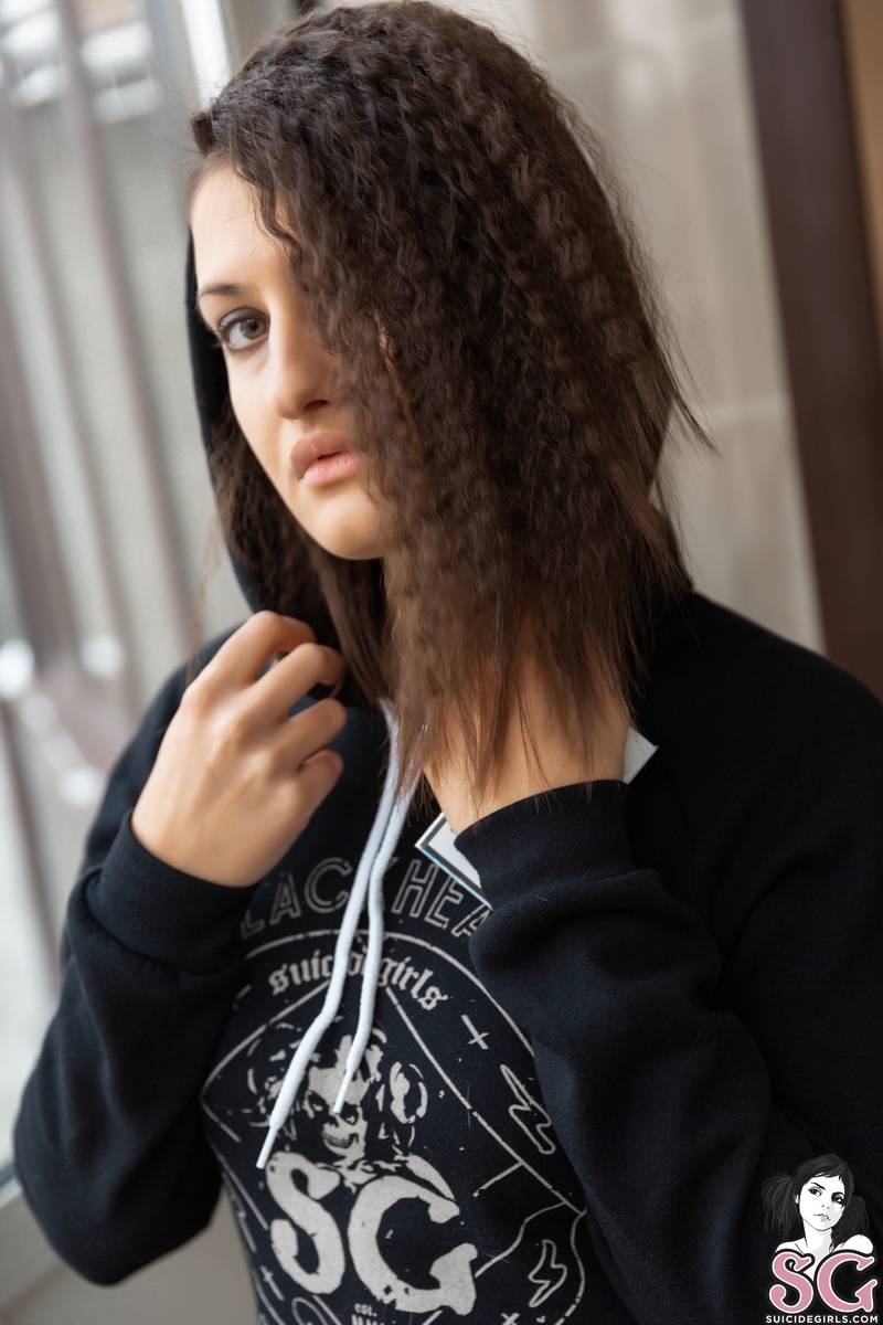 avecalluna-staytrue-05.jpg