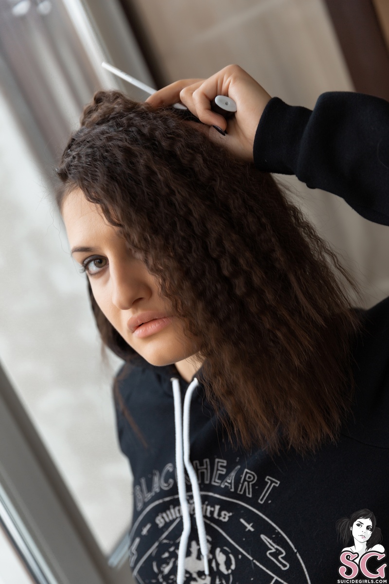 avecalluna-staytrue-07.jpg