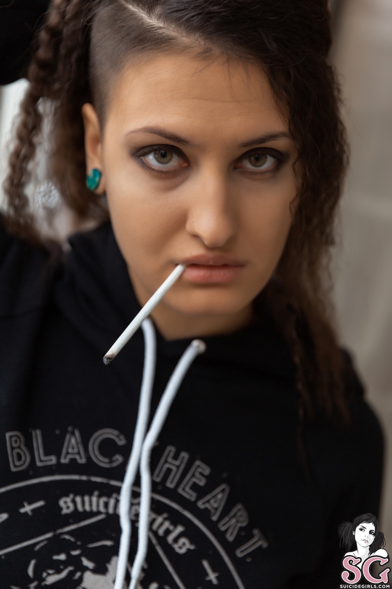 avecalluna-staytrue-09.jpg