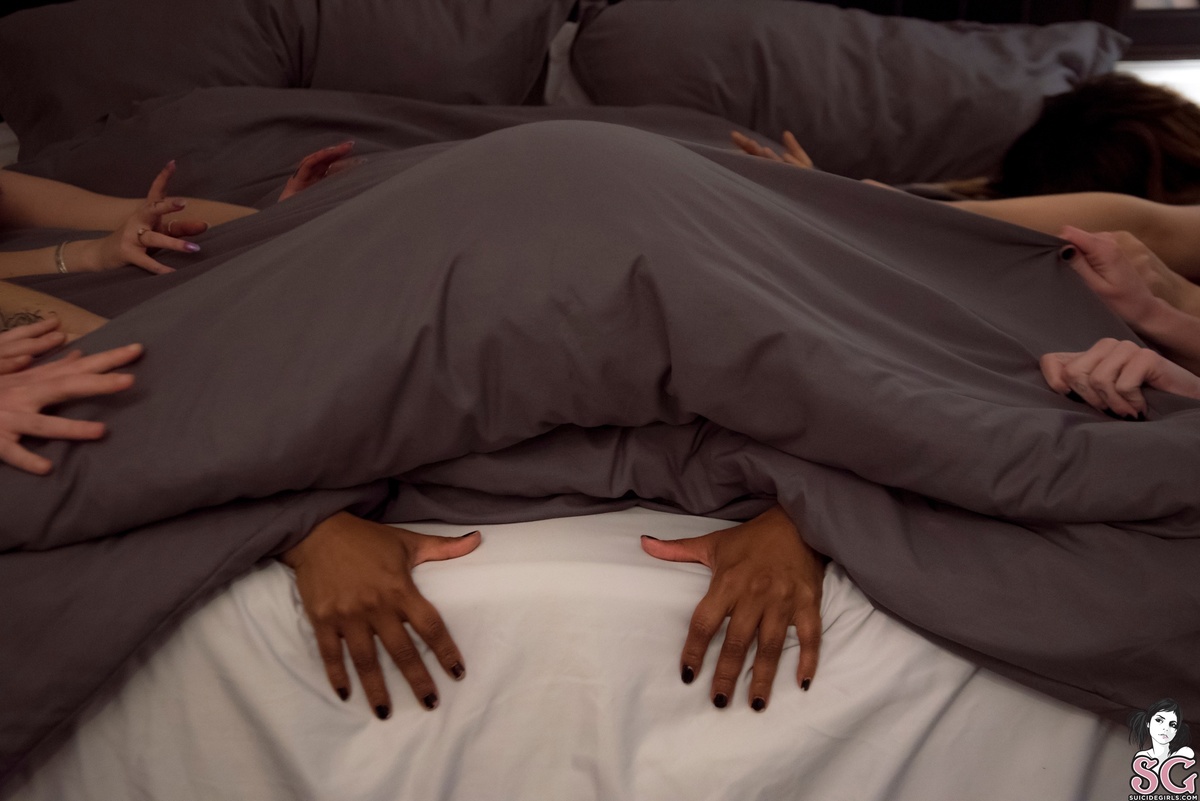 thickluvins-nightofthelivingbabe-01.jpg