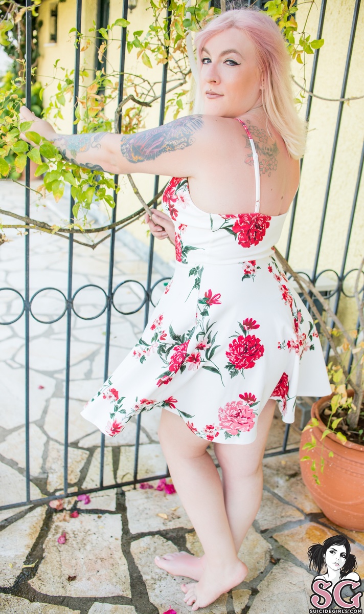 midnightpoison-goldenhour-03.jpg