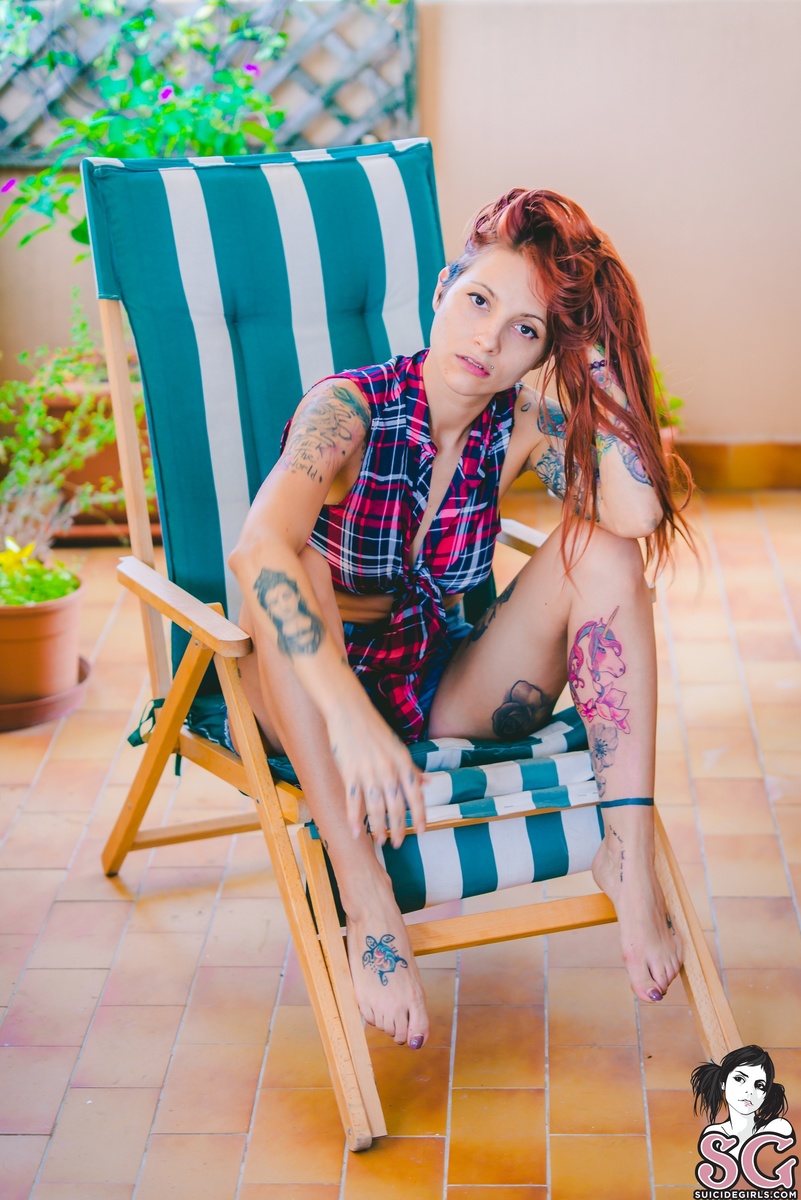 elenaamaru-deckchairdelight-03.jpg