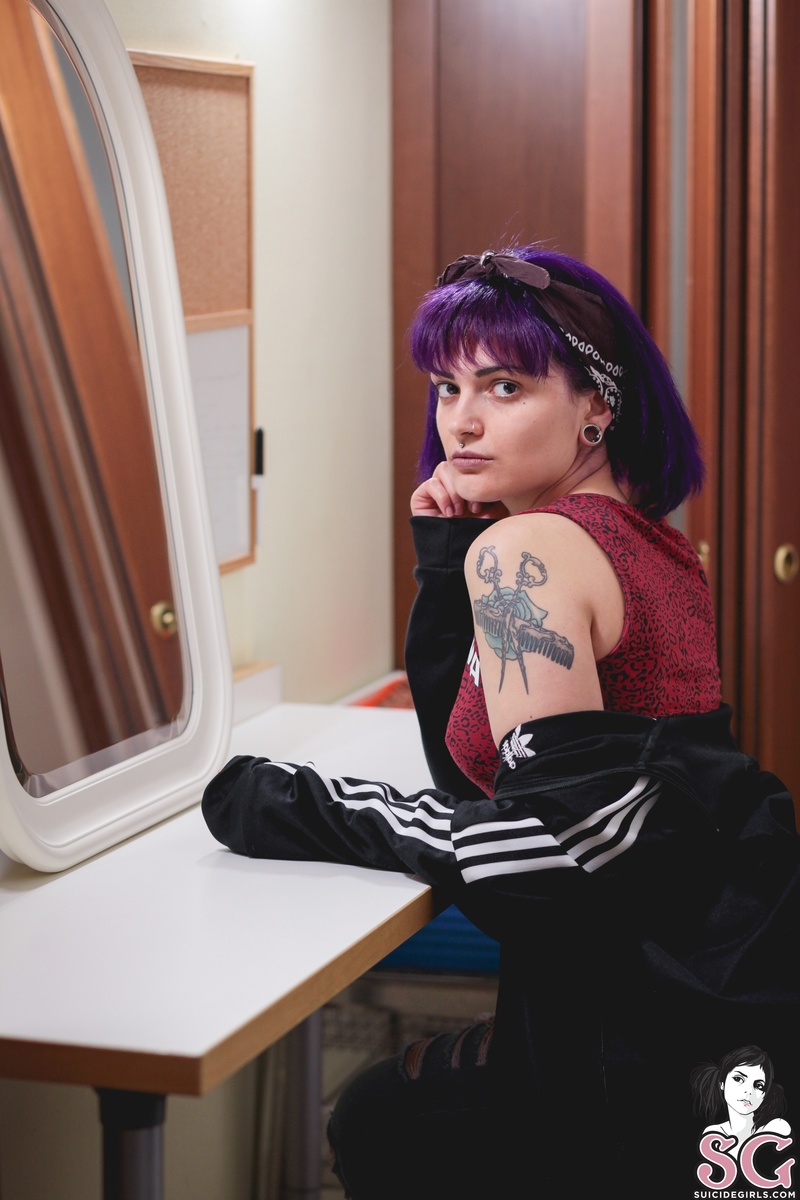 megmathers-alittleplumkissedbywhitelight-01.jpg