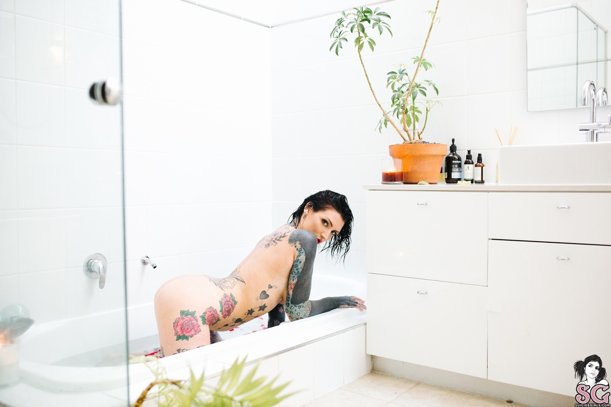 helenjade-heartbreaker-37.jpg