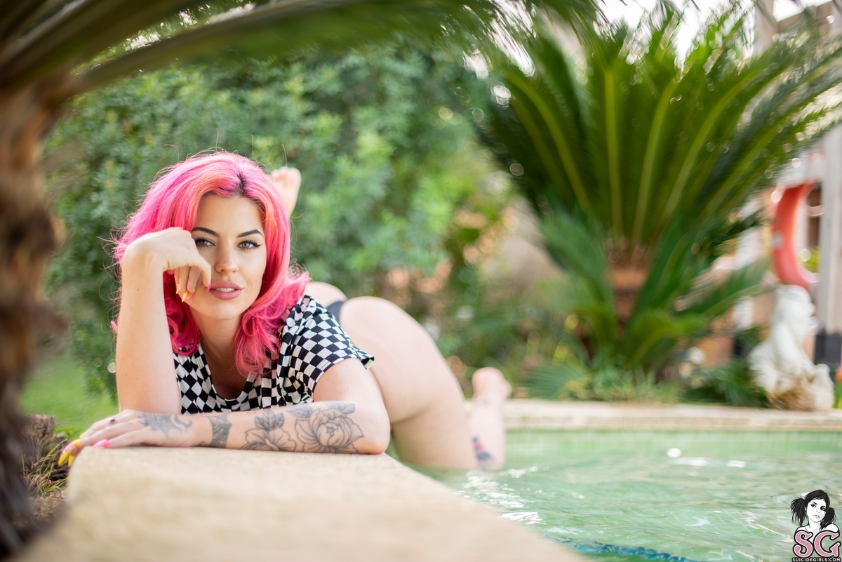 aemelia-wetwetwet-03.jpg