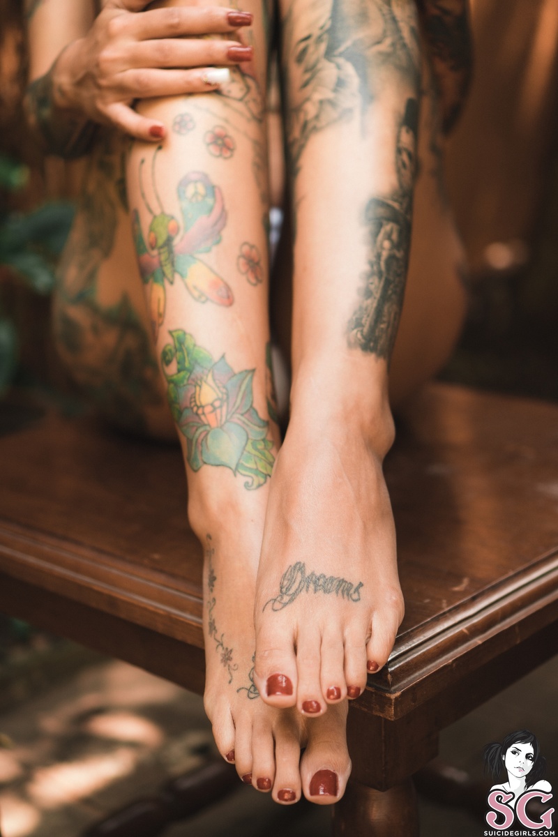 thaecos-comeshotinmybody-05.jpg